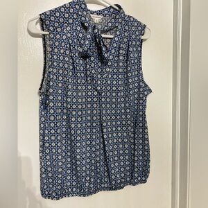 Max Studio sleeveless, tie neck blouse, size L.